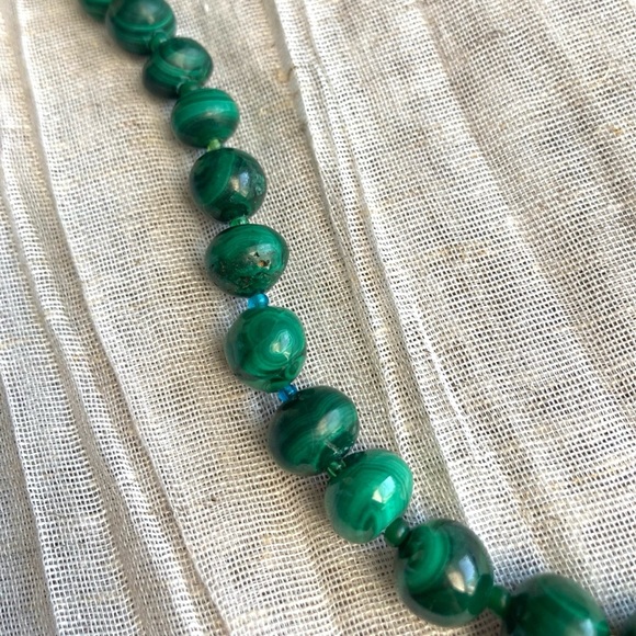*SOLD* Genuine Malachite Beaded Vintage Handcrafted Statement Necklace Graduated - Picture 3 of 10